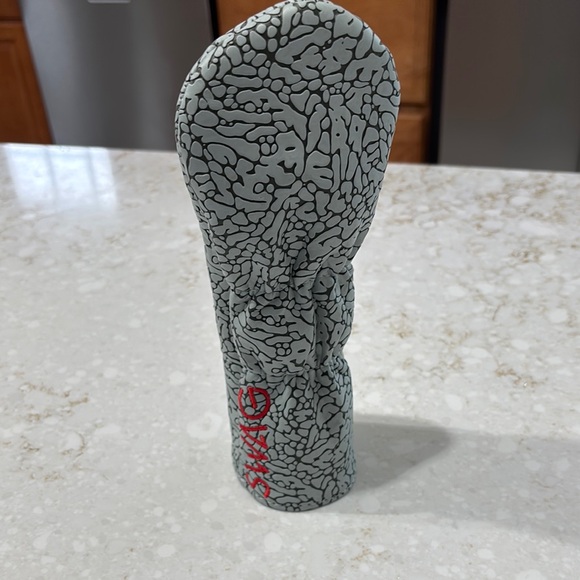 SWAG GOLF Hybrid Gray Headcover with Red GOAT Lettering - Picture 2 of 4